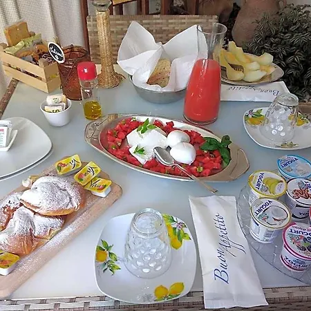 V&v & Breakfast Nocleg ze śniadaniem 4*